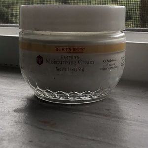 A nice moisturizer for glowing and soft skin
